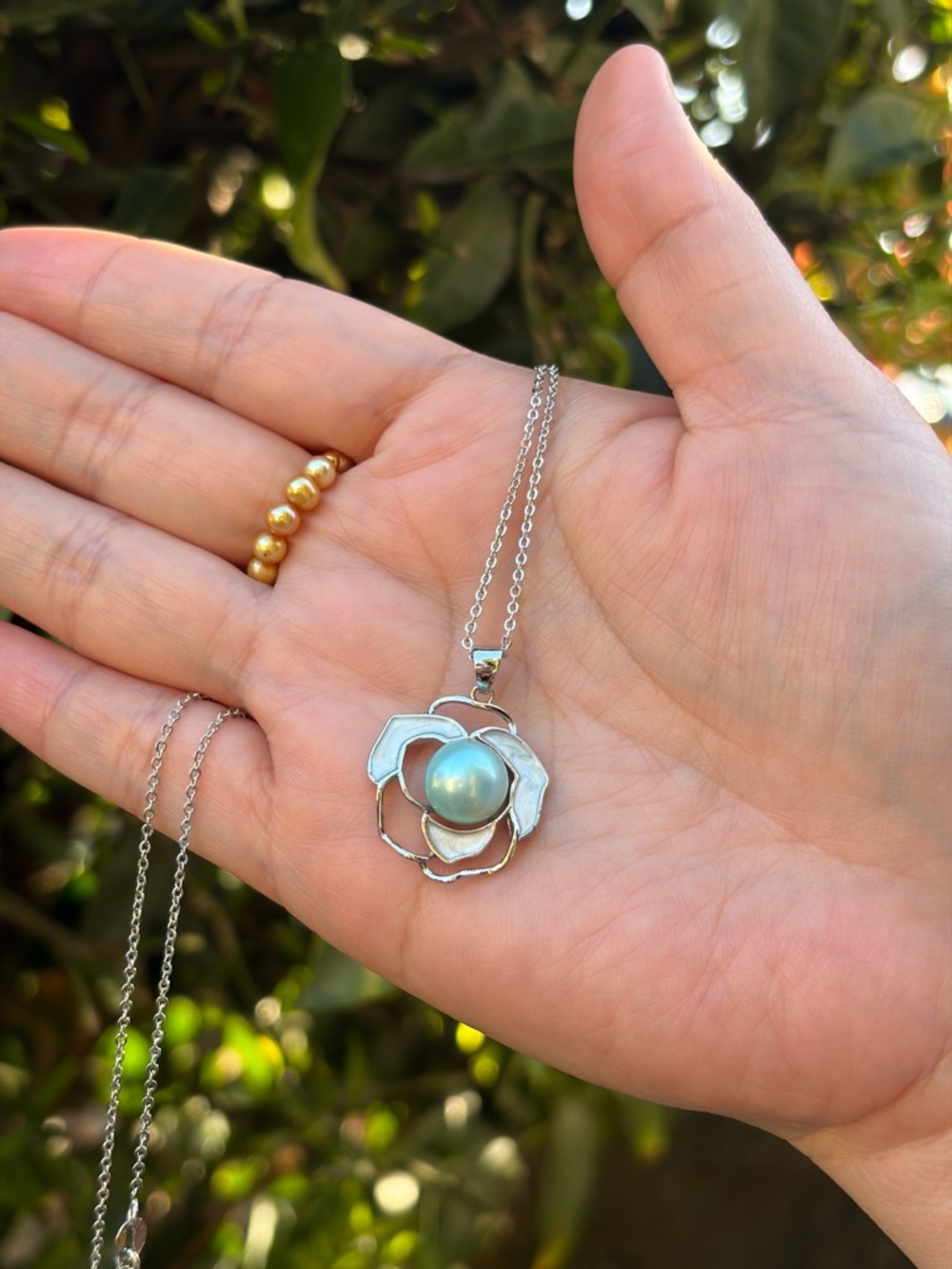 Elegant Silver 925 Flower Pendant Necklace with Genuine Blue Freshwater Pearl - Picture 4 of 4